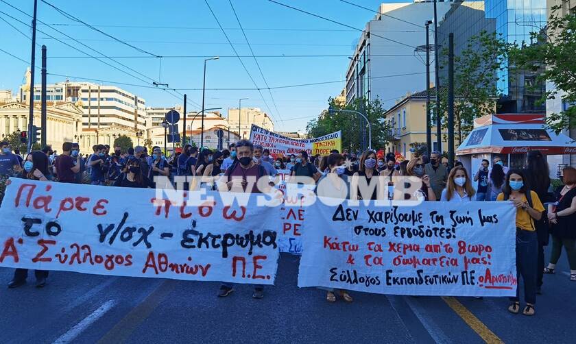 Ρεπορτάζ Newsbomb.gr: Συγκέντρωση διαμαρτυρίας στα Προπύλαια - Πάρτε πίσω το νομοσχέδιο «έκτρωμα»