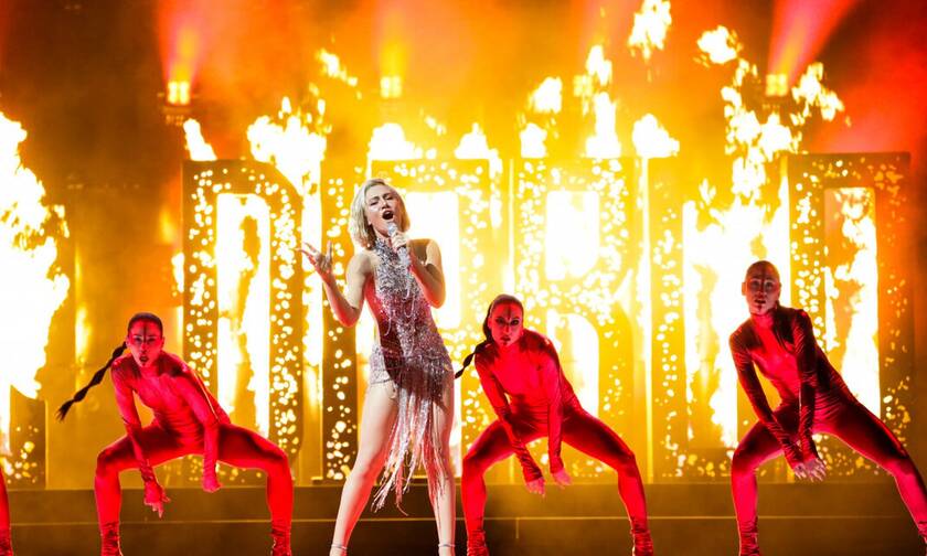 Eurovision 2021: Εντυπωσίασε η Έλενα Τσαγκρινού στην εμφάνιση του πρώτου ημιτελικού (pics+vid)