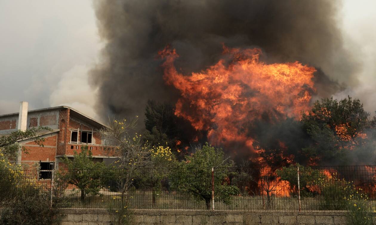 Φωτιά ΤΩΡΑ: Πύρινη κόλαση σε Κορινθία και Αττική! Εκκενώνονται χωριά  -Πνίγεται στους καπνούς η Αθήνα - Newsbomb - Ειδησεις - News