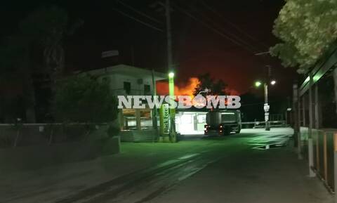 Φωτιά ΤΩΡΑ: Η πυρκαγιά στο Αλεποχώρι έχει αναζωπυρωθεί - Δείτε το live βίντεο του newsbomb.gr