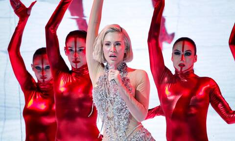 Eurovision 2021: Εντυπωσίασε η Έλενα Τσαγκρινού στην εμφάνιση του τελικού (pics+vid)