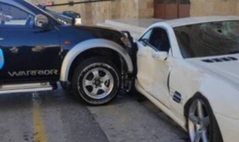 Σάλος στη Ρόδο: Αστυνομικός σπάει το αυτοκίνητο του αστυνομικού διευθυντή - Βίντεο ντοκουμέντο