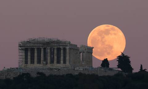 Υπερπανσέληνος και ολική έκλειψη Σελήνης την Τετάρτη - Ορατή και στην Ελλάδα
