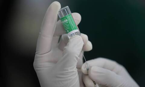 Εμβόλιο AstraZeneca: Τρεις περιπτώσεις εγκεφαλικών θρομβώσεων - Τι δείχνει βρετανική έρευνα