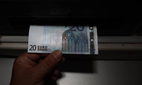 Συντάξεις: Αυξήσεις έως 450 ευρώ - Ποιοι και πότε θα τις πάρουν (ΠΙΝΑΚΕΣ)
