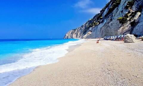 Η ωραιότερη παραλία της Ελλάδας είναι ξανά προσβάσιμη μετά από πολλά χρόνια