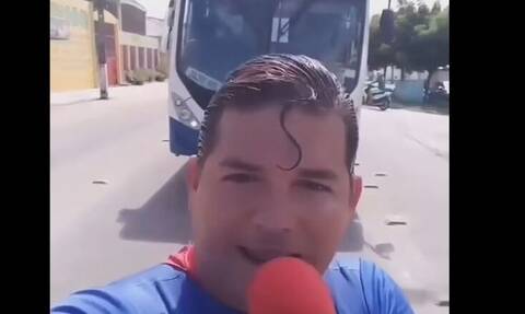 Μεξικό: «Σούπερμαν» προσπάθησε να σταματήσει λεωφορείο με το χέρι του αλλά… (vid)
