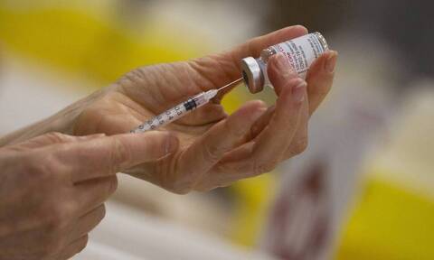 Εμβόλιο κορονοϊού: Ποιοι θα χρειαστούν τρίτη δόση - Τι έδειξε νέα έρευνα