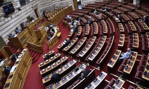Βουλή: Πόλεμος για τους «πολιτικούς κρατούμενους» από βουλευτή του ΣΥΡΙΖΑ – Οργή στην ΝΔ