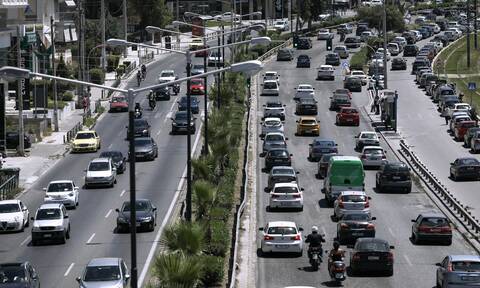 Ρεπορτάζ Newsbomb.gr: Γιατί η Αθήνα έχει τόση κίνηση; Η πόλη δύο ταχυτήτων που θα δώσει τη λύση