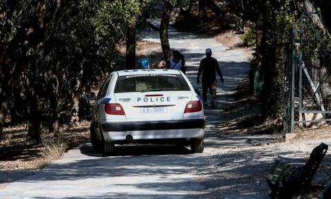 Δολοφονία Ζάκυνθος: Μαζί με τα καλάσνικοφ βρήκαν αυτοκίνητο και μηχανή που είχαν κλαπεί