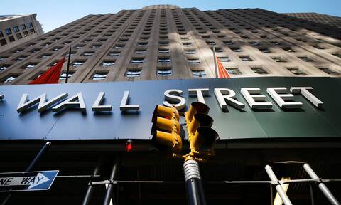 Πτώση στη Wall Street - Σε υψηλό 2,5 ετών το πετρέλαιο