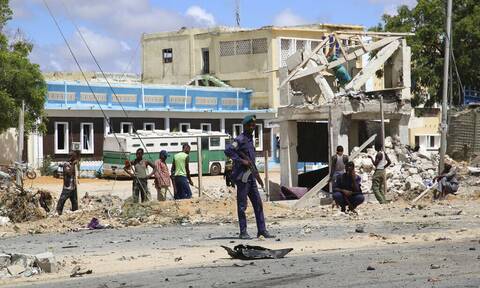 Σομαλία: Πολύνεκρη επίθεση βομβιστή-καμικάζι στη Μογκαντίσου