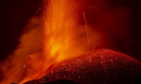 Αίτνα: Νέο εντυπωσιακό σόου από το μεγαλύτερο ενεργό ηφαίστειο της Ευρώπης (Vid)