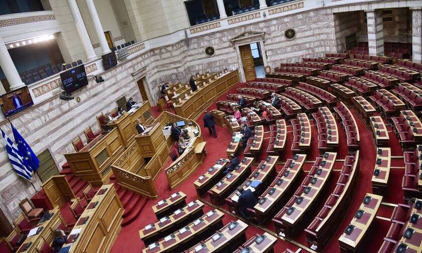 Βουλή: Υπερψηφίστηκε το εργασιακό νομοσχέδιο