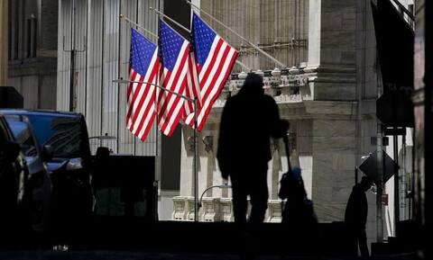 Νέες απώλειες στη Wall Street με πιέσεις από τη Fed