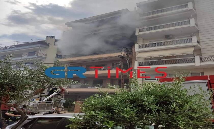 Καλαμαριά: Καταστράφηκε ολοσχερώς το διαμέρισμα όπου είχε ξεσπάσει μεγάλη πυρκαγιά