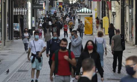 Πελώνη: Μέσα στην ημέρα η απόφαση για τη μη χρήση μάσκας σε εξωτερικούς χώρους