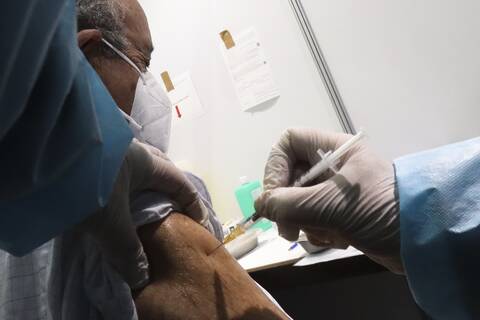 Κορονοϊός: Λοταρία με έπαθλα 2 εκατ. ευρώ και μπόνους για τους εμβολιασμένους