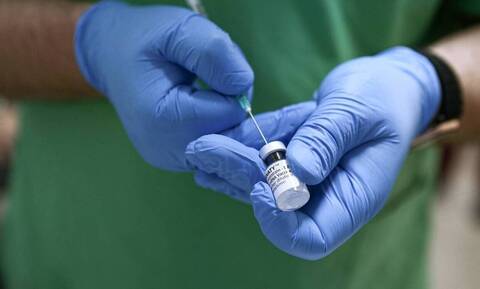 Δημοσκόπηση: Τι λένε οι πολίτες για τον υποχρεωτικό εμβολιασμό του πληθυσμού