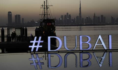 ΗΑΕ: Έκρηξη σε δεξαμενόπλοιο στο Ντουμπάι - Βίντεο από το λιμάνι Jebel Ali