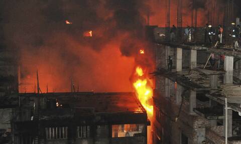 Μπανγκλαντές: Περισσότεροι από 50 νεκροί από πυρκαγιά σε εργοστάσιο