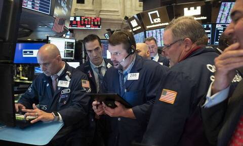 Κλείσιμο με τριπλό ρεκόρ στη Wall Street - Άνοδος στην τιμή του πετρελαίου