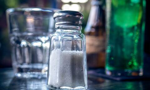 Πώς μπορείτε να χρησιμοποιήσετε το αλάτι για να καθαρίσετε το σπίτι σας