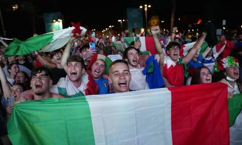 Euro 2020: Δείτε LIVE τους πανηγυρισμούς των Ιταλών στη Ρώμη