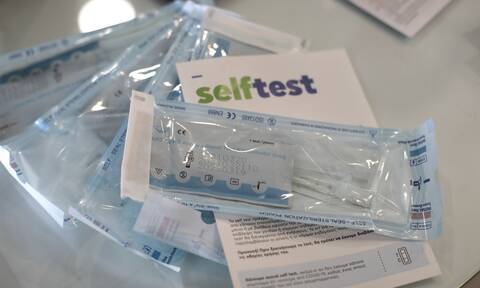 Self test: Μέχρι πότε θα διατίθενται δωρεάν στα φαρμακεία – Γιατί δόθηκε παράταση