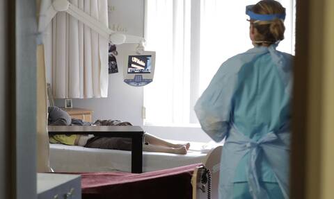 Κορονοϊός: Μόλις 1 στους 8 εργαζόμενους υγείας έχει εμβολιαστεί - 115.000 πέθαναν εκτιμά ο ΠΟΥ