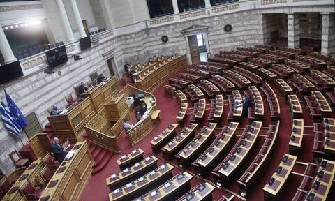 Βουλή: Ψηφίστηκε το νομοσχέδιο για τη διαχείριση των απορριμμάτων