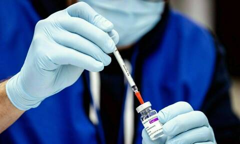Υποχρεωτικός εμβολιασμός: Μέχρι πότε μπαίνουν στον «πάγο» οι απολύσεις;