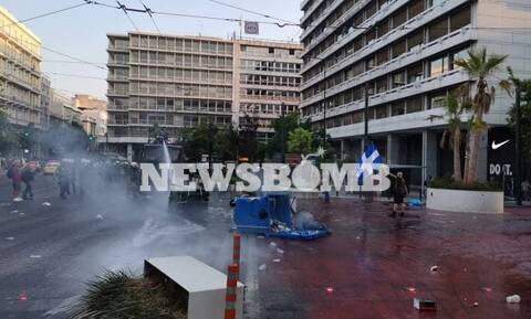 Ρεπορτάζ Newsbomb.gr: Έτσι άρχισαν τα επεισόδια στο Σύνταγμα – Ένας τραυματίας στο νοσοκομείο
