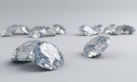 Η κλοπή της δεκαετίας! Άρπαξε διαμάντια αξίας εκατομμυρίων ευρώ αντικαθιστώντας τα με βότσαλα
