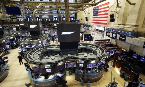 Γράφτηκε ιστορία στη Wall Street - Πάνω από τις 35.000 μονάδες έκλεισε ο Dow Jones
