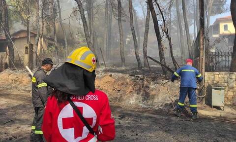 Ελληνικός Ερυθρός Σταυρός: Στην πρώτη γραμμή στη μάχη με τις φλόγες, στη Σταμάτα Αττικής