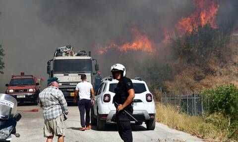 Φωτιά Αχαΐα: Τέσσερις τραυματίες στη μεγάλη πυρκαγια -Ο Κικίλιας έθεσε σε μέγιστη ετοιμότητα το ΕΚΑΒ