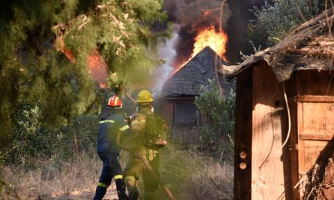 Φωτιά Αχαΐα - Ρεπορτάζ Newsbomb.gr: 16 άτομα στο νοσοκομείο - Κάηκαν πάνω από 20 σπίτια στη Ζήρια