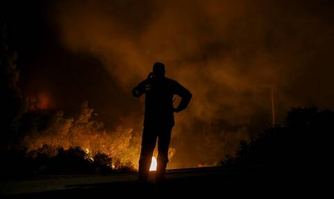 Φωτιά ΤΩΡΑ: Δύσκολη νύχτα στη Φθιώτιδα - Ανεξέλεγκτη η πυρκαγιά στο Λογγίτσι
