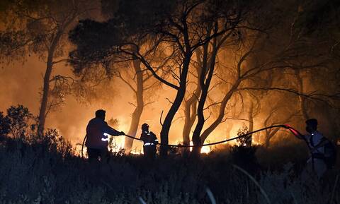 Φωτιά στη Ρόδο: Εκκενώθηκε το χωριό Μαριτσά - Σκληρή μάχη με τις αναζωπυρώσεις