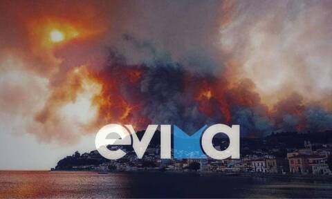 Φωτιά ΤΩΡΑ: Καίγονται σπίτια στην Εύβοια – «Ολοκαύτωμα», λέει ο δήμαρχος Μαντουδίου στο Newsbomb.gr