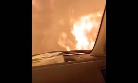 Φωτιά Γορτυνία: Βίντεο που κόβει την ανάσα - Κάτοικος περνά με το Ι.Χ. του μέσα από φλόγες