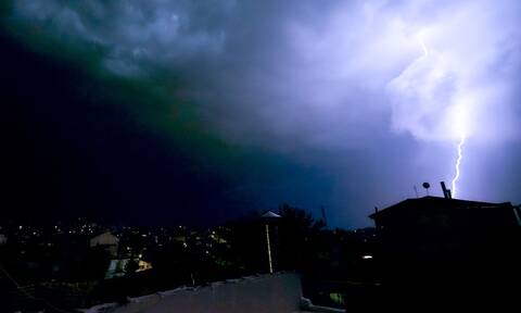 Καιρός: Καταιγίδες «σάρωσαν» τη μισή Ελλάδα - Έβρεξε και στην Εύβοια (pics+vids)