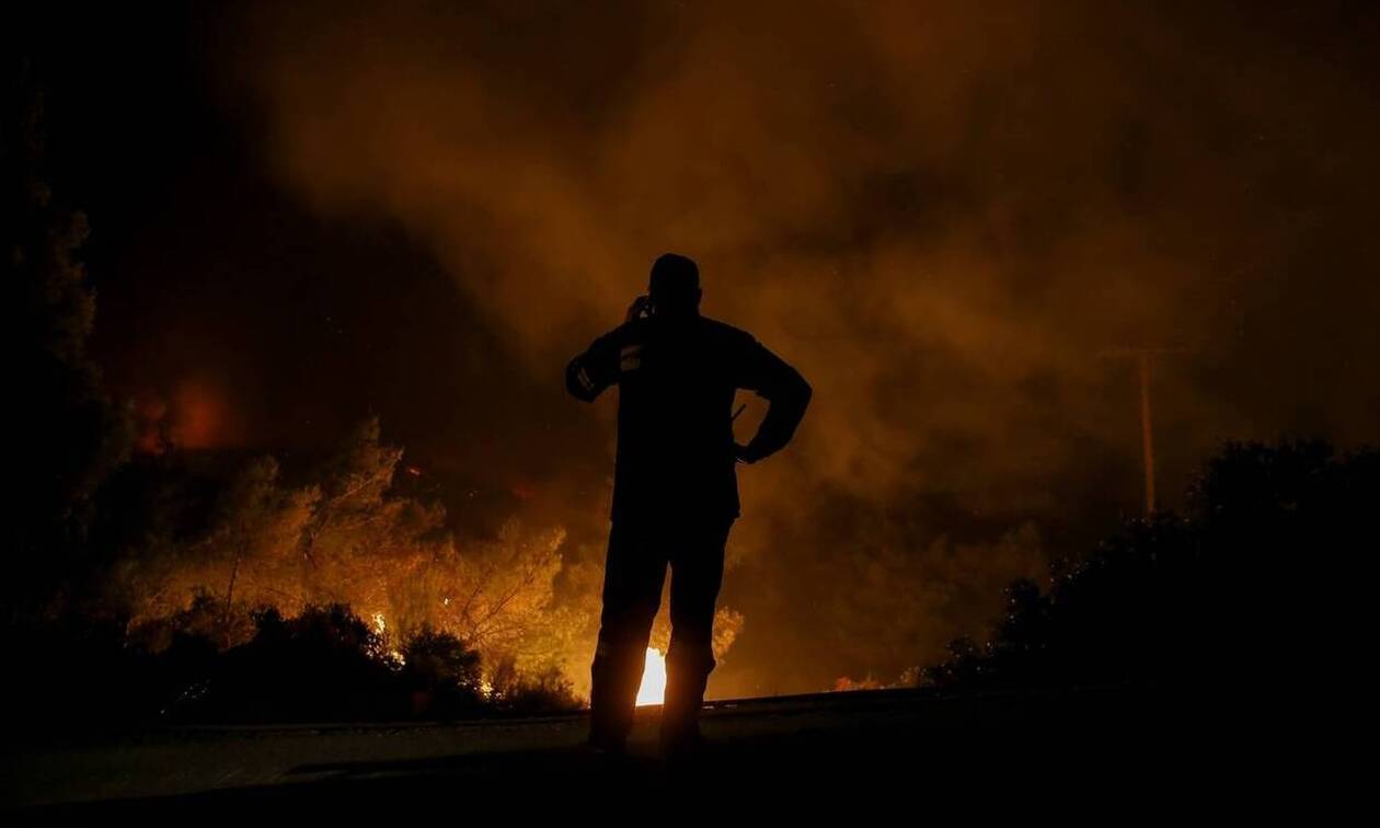 Φωτιά στη Λακωνία: Ολονύχτιες μάχες για να σβήσουν τα μέτωπα στην Ανατολική Μάνη