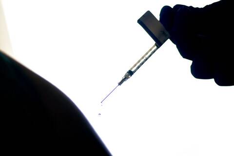Κορονοϊός: Η μετάλλαξη Δέλτα έχει αυξημένες πιθανότητες να μεταδοθεί και από τους εμβολιασμένους