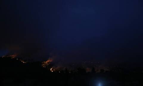 Ρεπορτάζ Newsbomb.gr: Καταγγελία για εμπρησμό στα Βίλια - «Έπιασε φωτιά και τους είδαμε να τρέχουν»