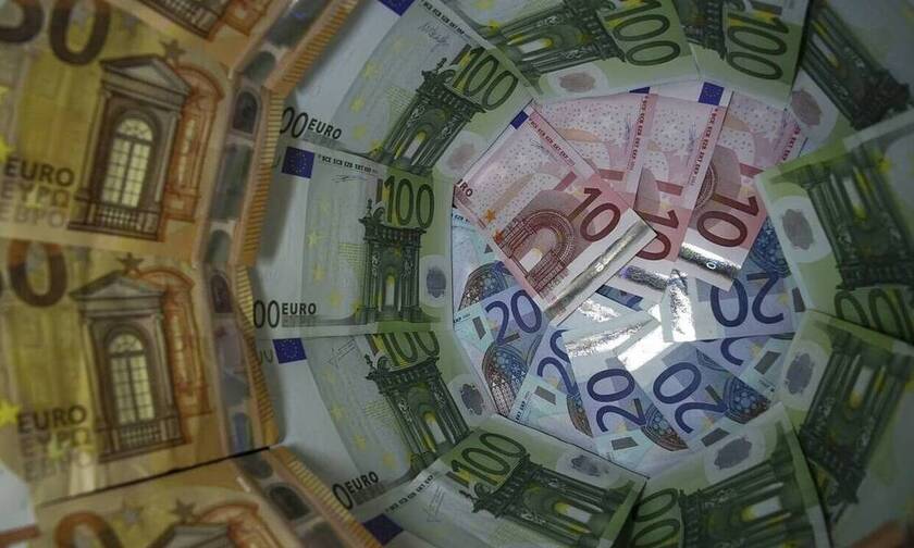 Φορολογικός λογαριασμός που υπερβαίνει το 1 δισ. ευρώ περιμένει τον Σεπτέμβριο εκατομμύρια φορολογουμένους.