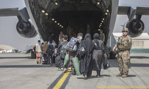 Έξι «ύποπτα» πρόσωπα ταξίδεψαν από το Αφγανιστάν στη Βρετανία και τη Γαλλία
