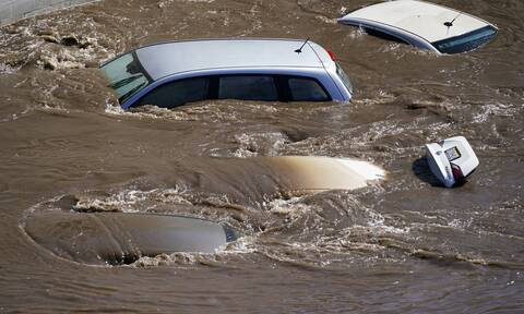 ΗΠΑ: Τουλάχιστον 25 νεκροί από τις πλημμύρες - Εικόνες χάους και απόλυτης καταστροφής